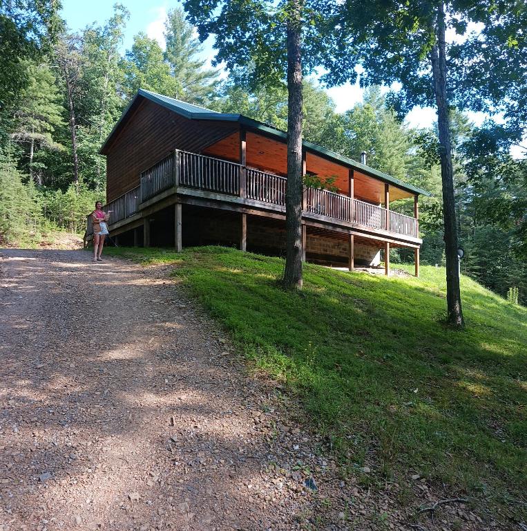 IndependenceInn Modern Rustic Cabin Retreat, Max Meadows (updated prices 2024)