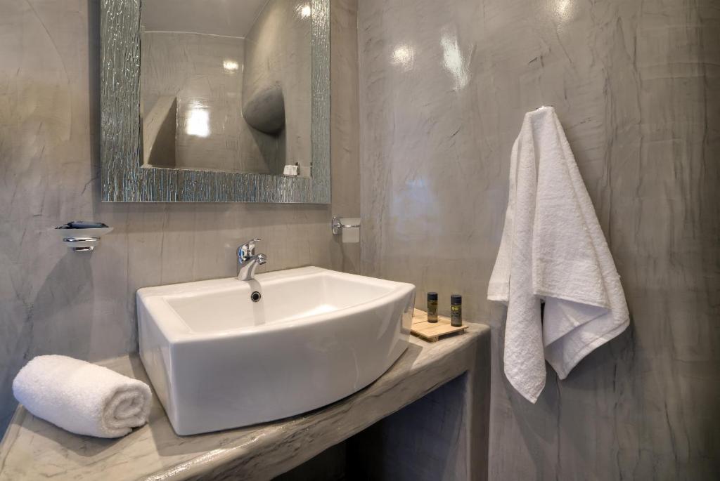 Koupelna v ubytování Remvi Suites