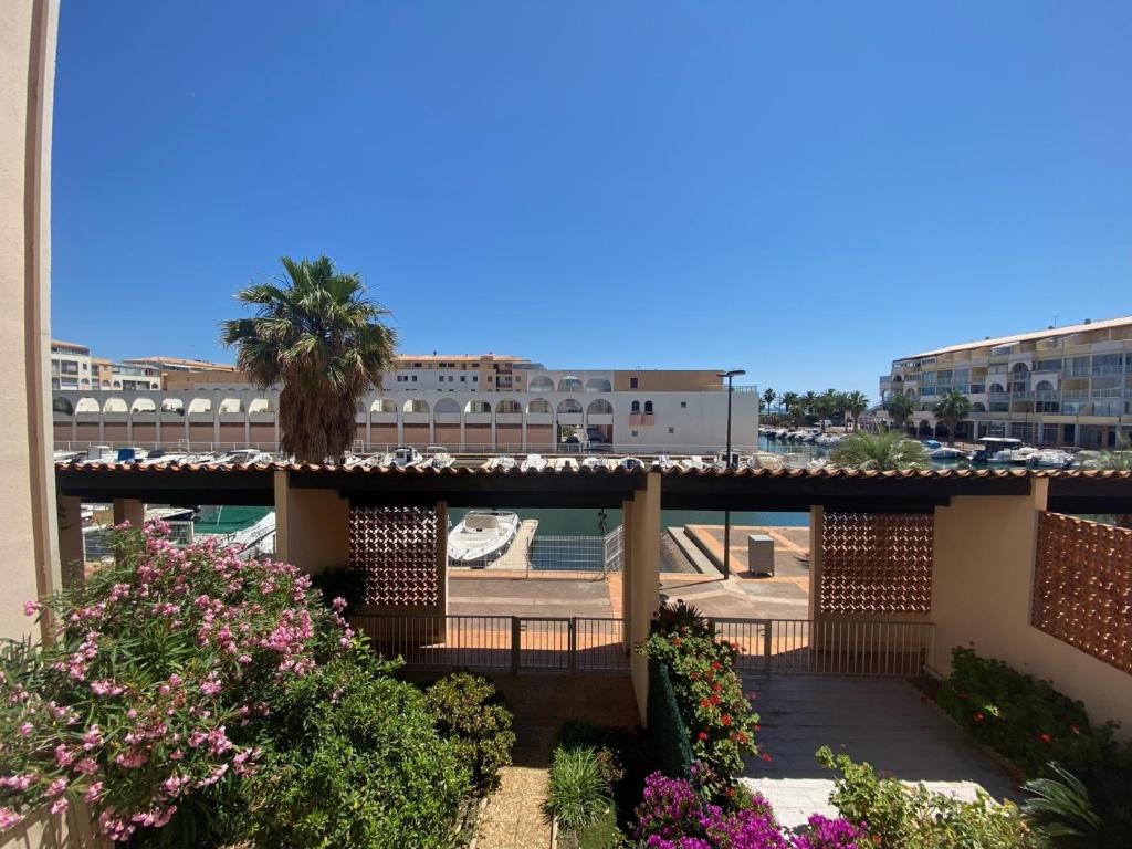 Photo de la galerie de l'établissement Charmant 2P à 300m de la plage avec parking à Sète - FR-1-338-519, à Sète