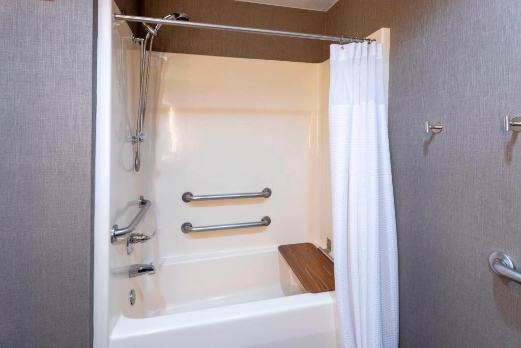 SpringHill Suites Rochester Mayo Clinic Area / Saint Marys photo