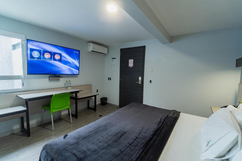 Postel nebo postele na pokoji v ubytování HOTEL LEMON GREEN -Zona Expo Frente al Centro de Convenciones