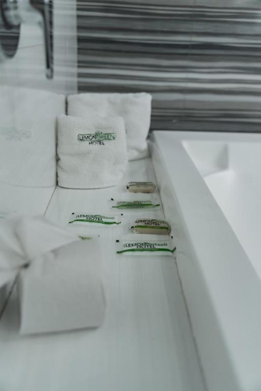 Postel nebo postele na pokoji v ubytování HOTEL LEMON GREEN -Zona Expo Frente al Centro de Convenciones