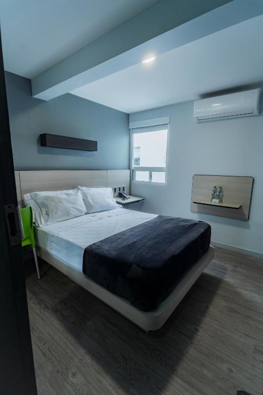 Postel nebo postele na pokoji v ubytování HOTEL LEMON GREEN -Zona Expo Frente al Centro de Convenciones