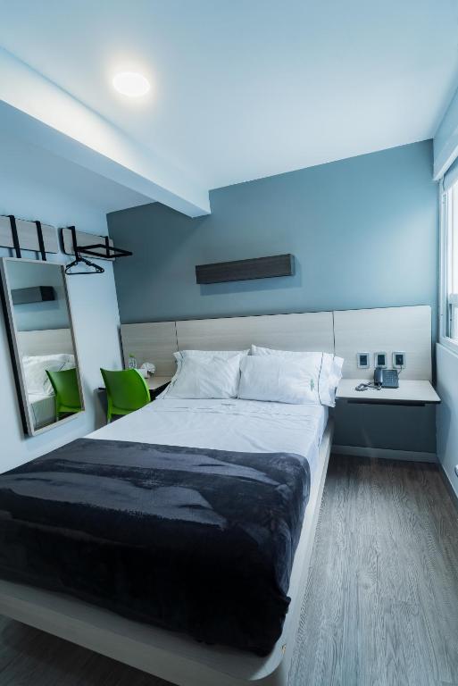 Postel nebo postele na pokoji v ubytování HOTEL LEMON GREEN -Zona Expo Frente al Centro de Convenciones