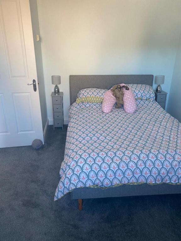 Postel nebo postele na pokoji v ubytování Cosy home