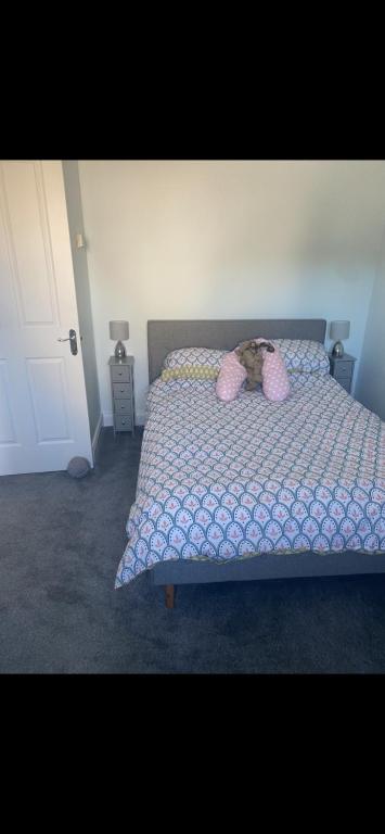 Postel nebo postele na pokoji v ubytování Cosy home