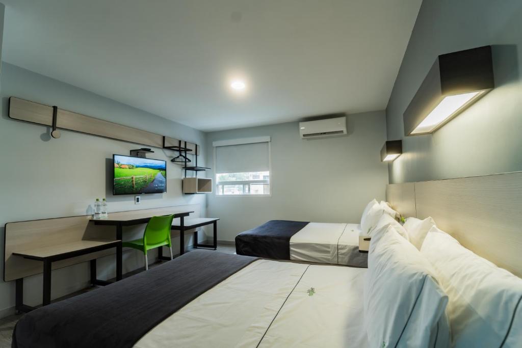 Postel nebo postele na pokoji v ubytování HOTEL LEMON GREEN -Zona Expo Frente al Centro de Convenciones
