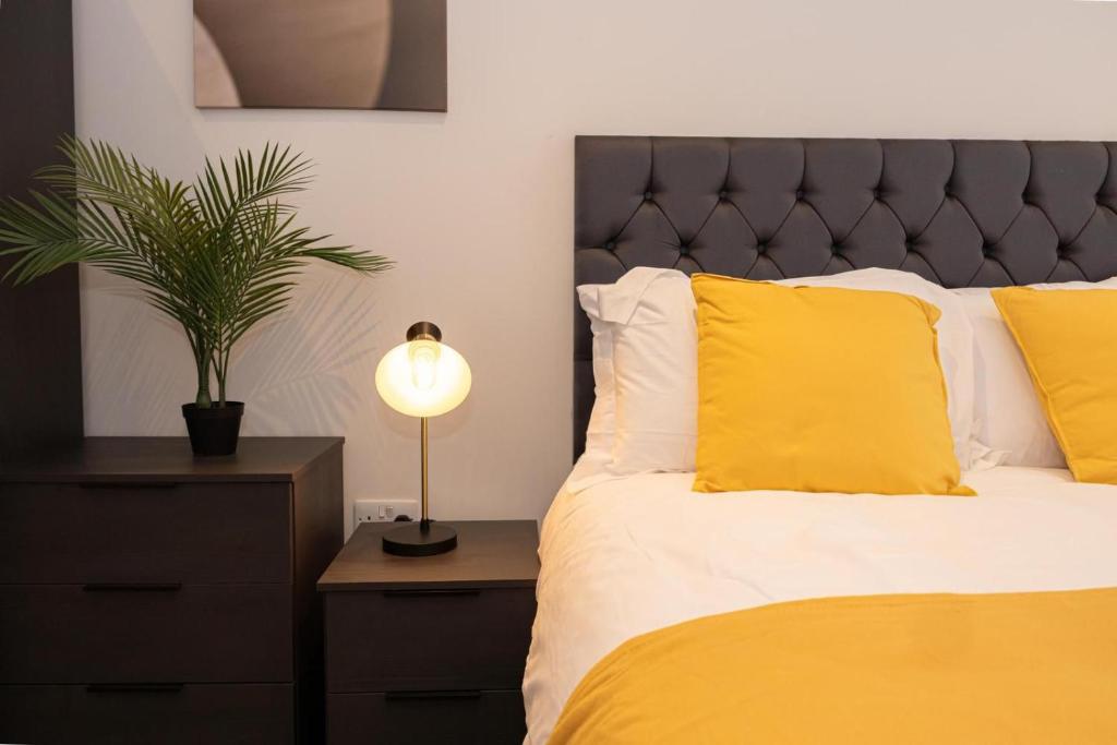 Postel nebo postele na pokoji v ubytování Contemporary 3 Bedrooms Apartment Manchester City