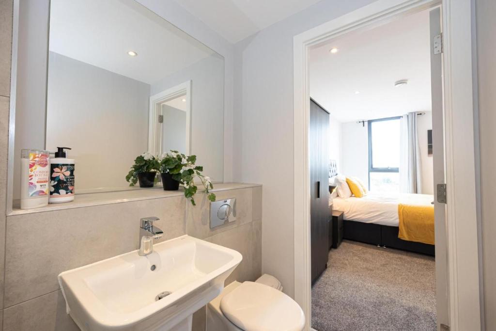 Koupelna v ubytování Contemporary 3 Bedrooms Apartment Manchester City