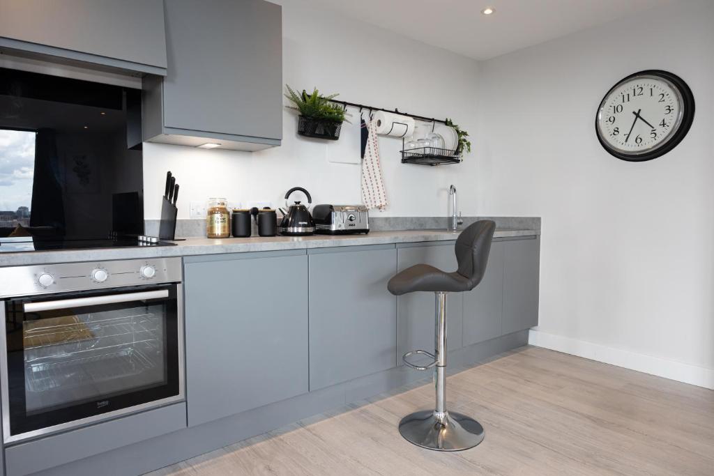 Kuchyň nebo kuchyňský kout v ubytování Contemporary 3 Bedrooms Apartment Manchester City
