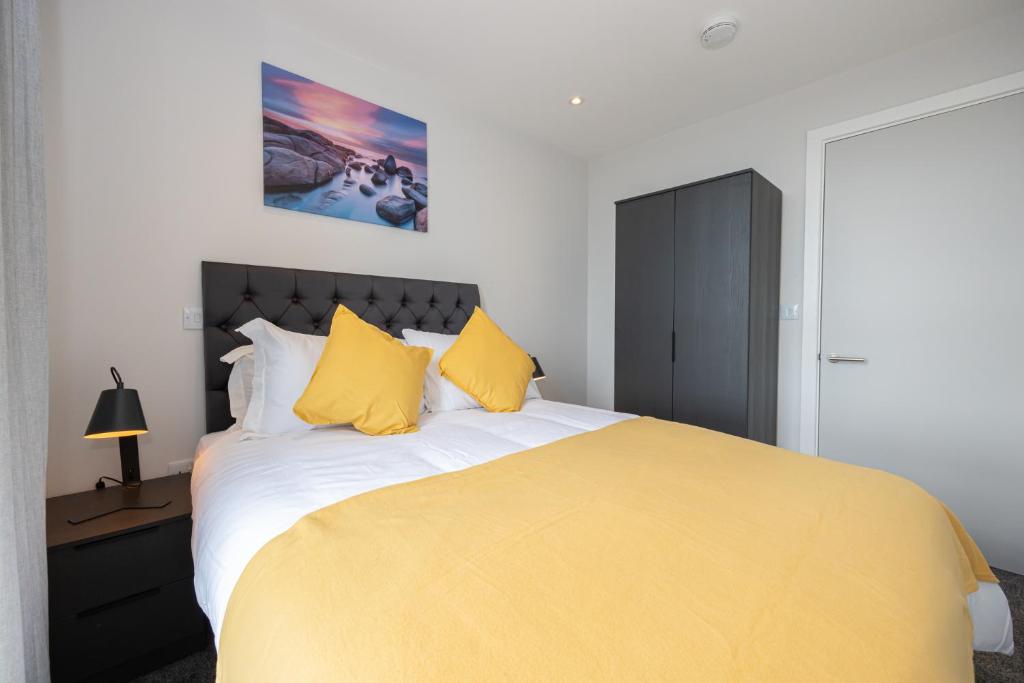 Postel nebo postele na pokoji v ubytování Contemporary 3 Bedrooms Apartment Manchester City
