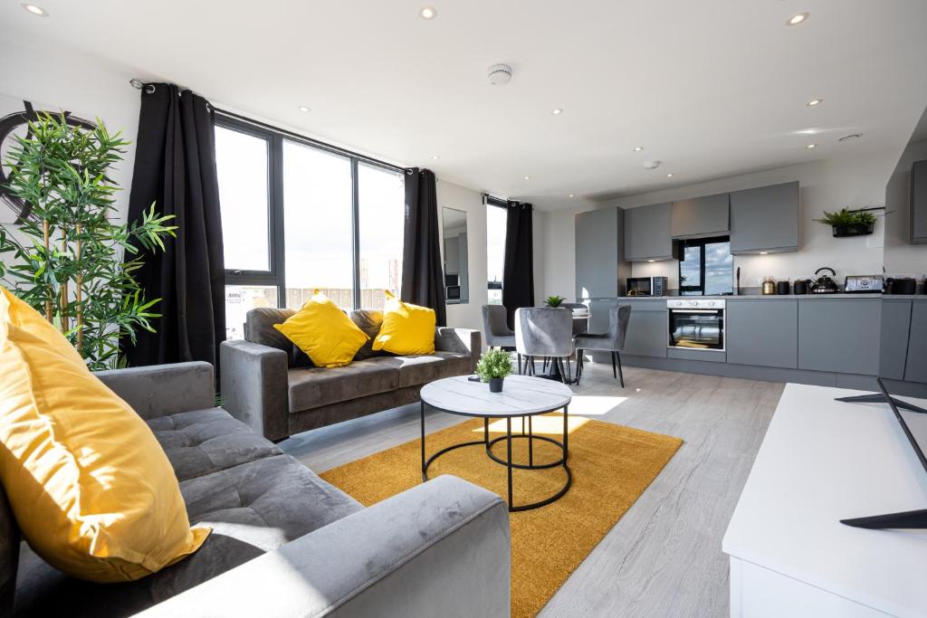 a living room with a couch and a table at Contemporary 3 Bedrooms Apartment Manchester City in Manchester