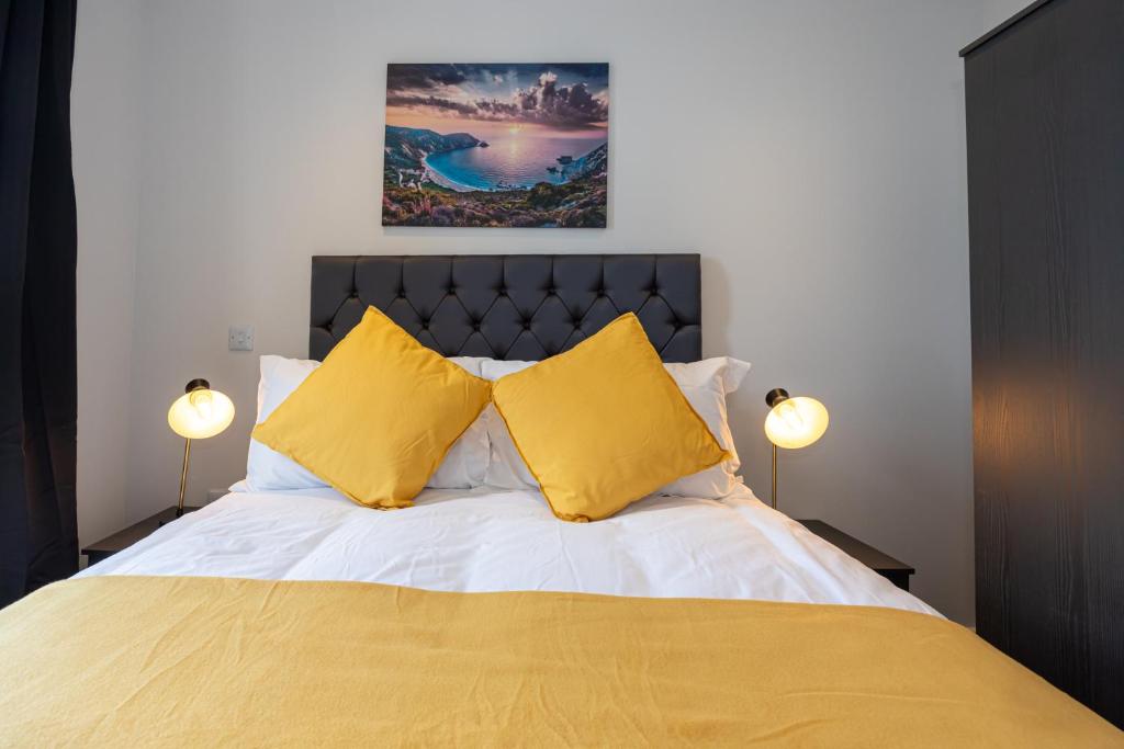 Postel nebo postele na pokoji v ubytování Contemporary 3 Bedrooms Apartment Manchester City