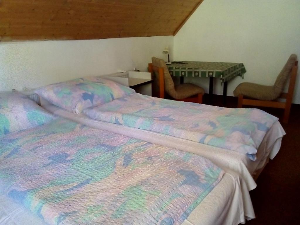 A bed or beds in a room at F 106 Vendégház