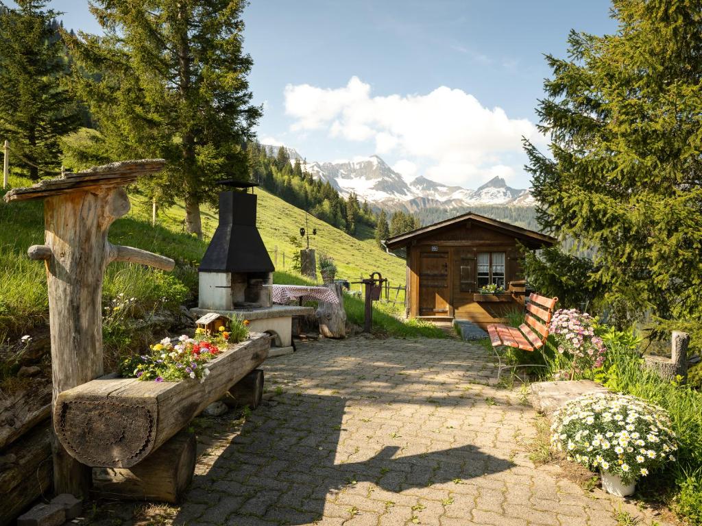 Aed väljaspool majutusasutust Chalet am Sunne-Egge auf Axalp bei Brienz
