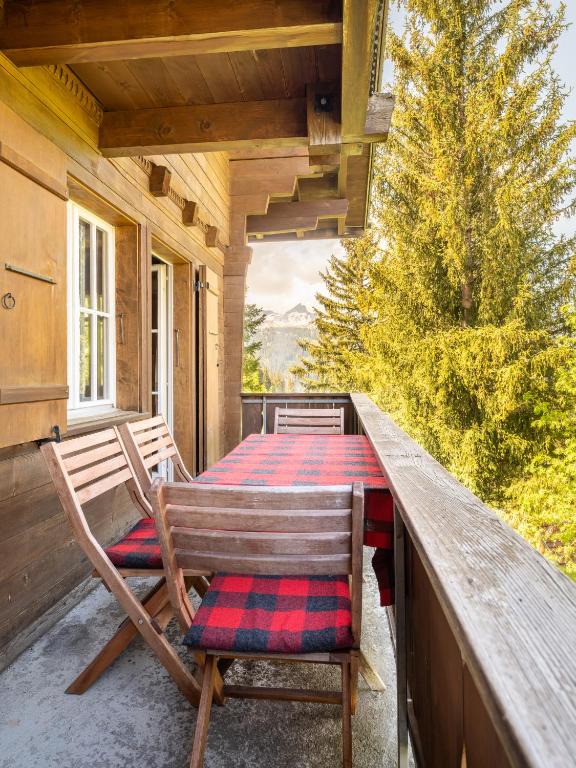 Rõdu või terrass majutusasutuses Chalet am Sunne-Egge auf Axalp bei Brienz