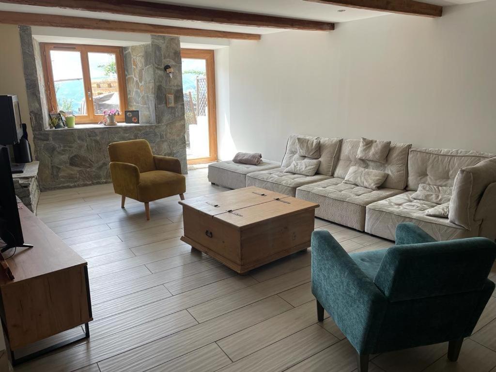 Część wypoczynkowa w obiekcie Maison a Seez 170m2