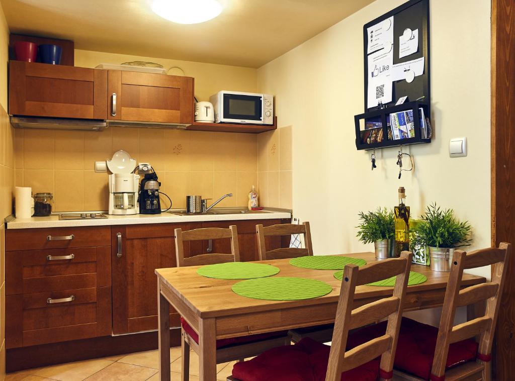 A kitchen or kitchenette at LEM Family Apartment