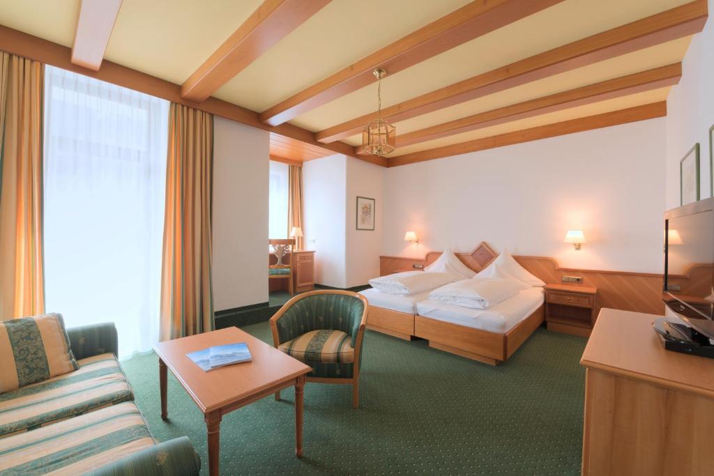 Postel nebo postele na pokoji v ubytování Hotel Post