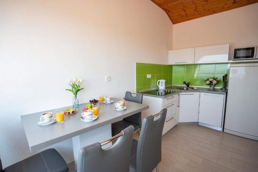 Garden Resort - Apartments Maslina - One-Bedroom Apartment