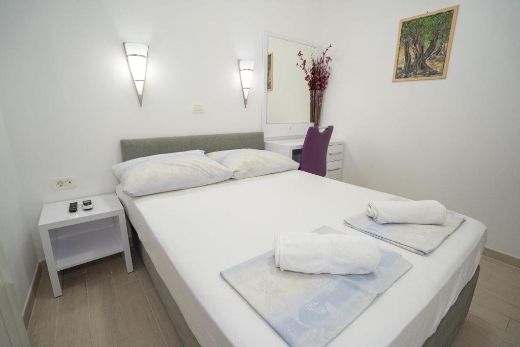 Garden Resort - Apartments Maslina - One-Bedroom Apartment