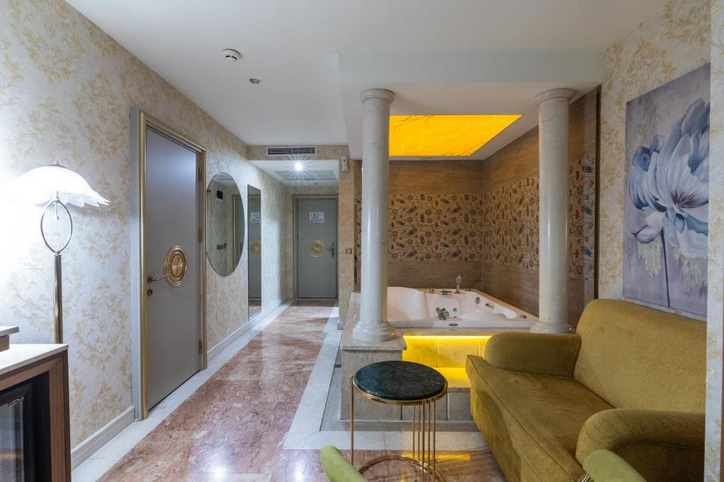 Wyndham Istanbul Old City - Slient Suite With Jet Pool - Basement Floor