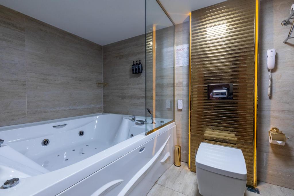 Wyndham Istanbul Old City - Duplex Suite With Jetted Tub - Basement Floor