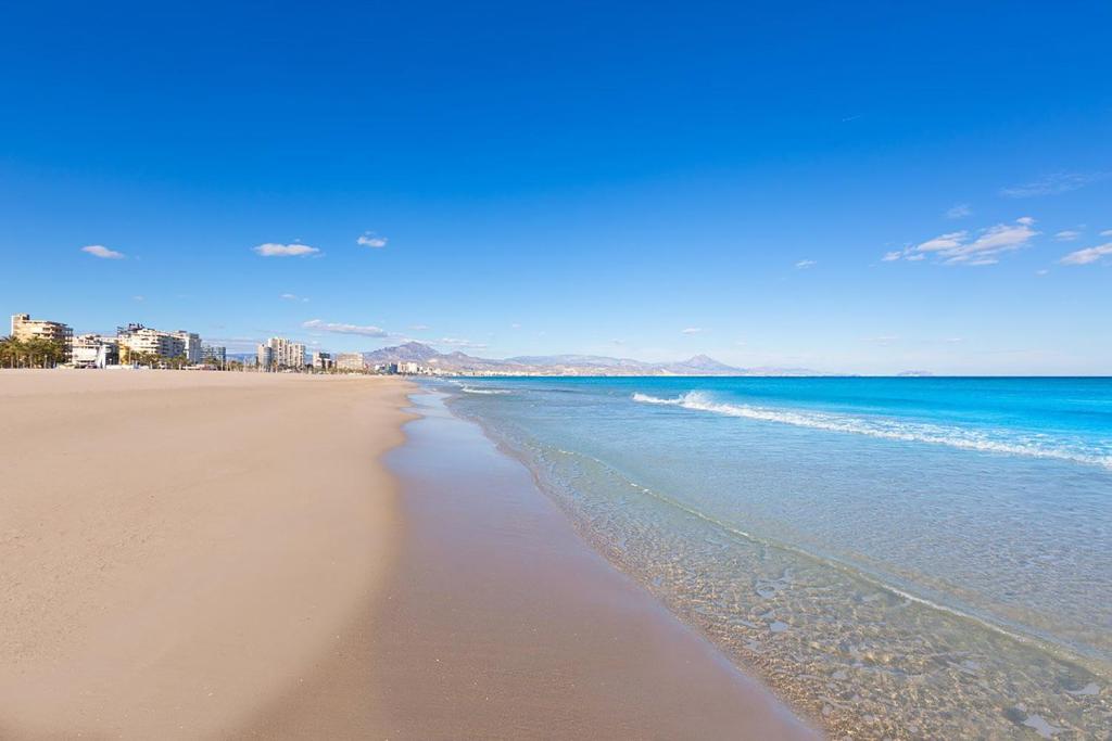 New apartment, big terrace, great swimming pool, aircon ...