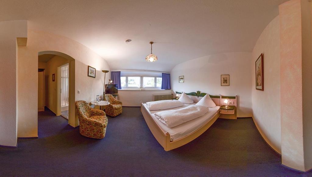 Postel nebo postele na pokoji v ubytování Hotel Hirschen
