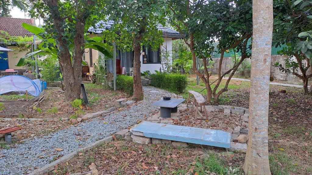 a park with a bench in the middle of a yard at Hương long secret gardern home and stay in Thôn An Vân Thượng