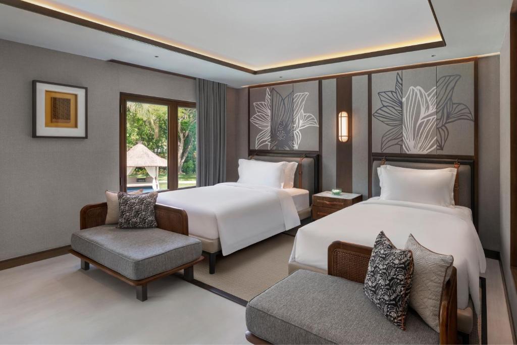 Postel nebo postele na pokoji v ubytování The Laguna, A Luxury Collection Resort & Spa, Nusa Dua, Bali