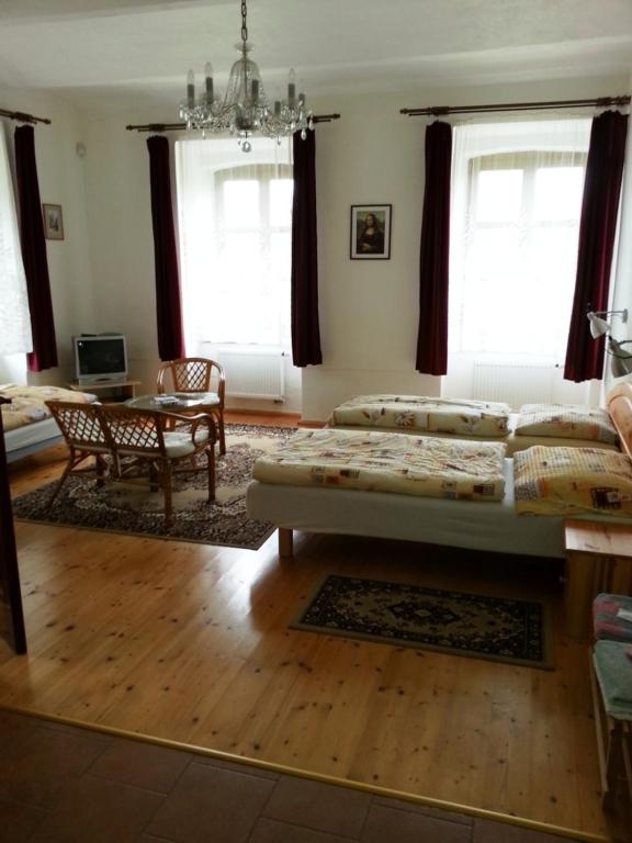 Μια τηλεόραση ή/και κέντρο ψυχαγωγίας στο Hotel Castle Mlýn Maděrovka