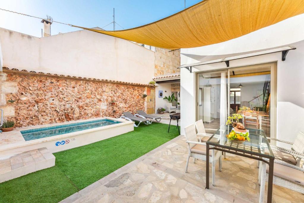 The swimming pool at or close to Holiday Home S'Abellar
