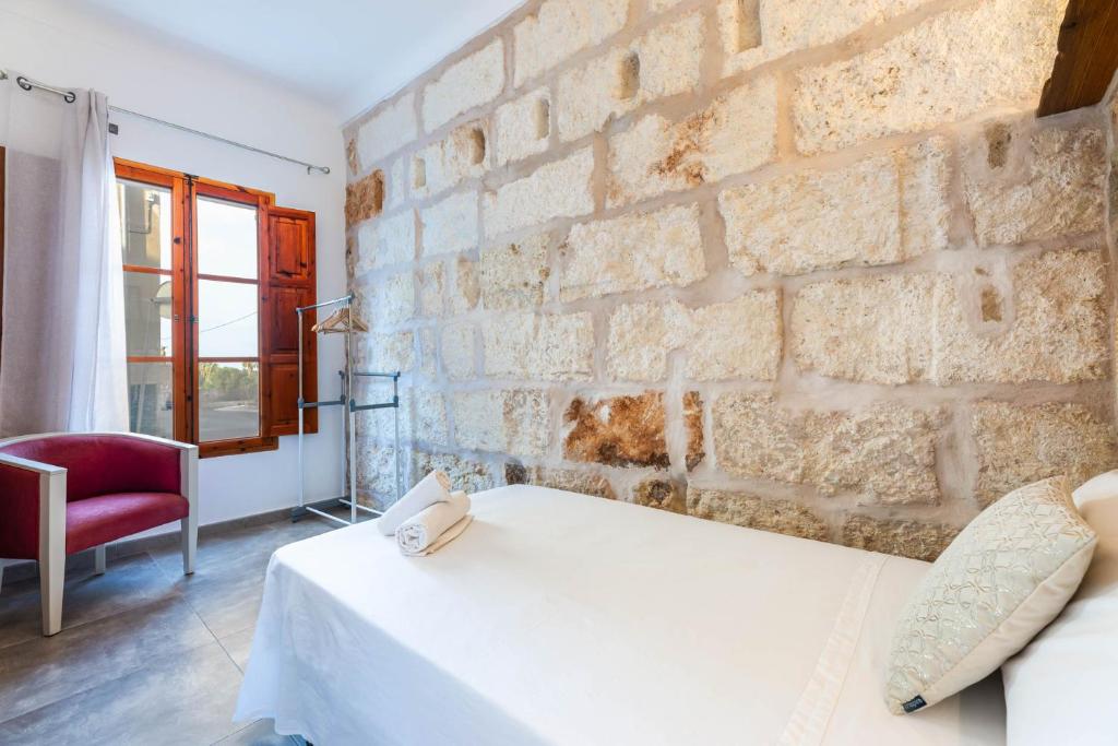 A bed or beds in a room at Holiday Home S'Abellar