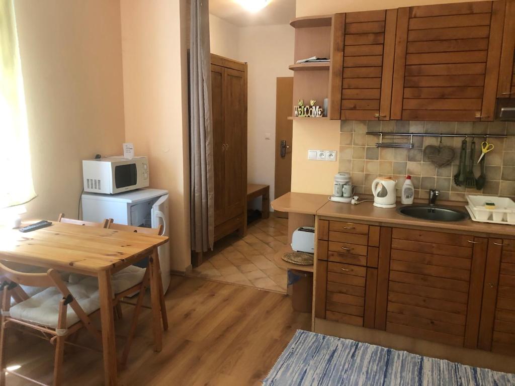Kuchyňa alebo kuchynka v ubytovaní Zaži Apartmány Fatrapark Hrabovo