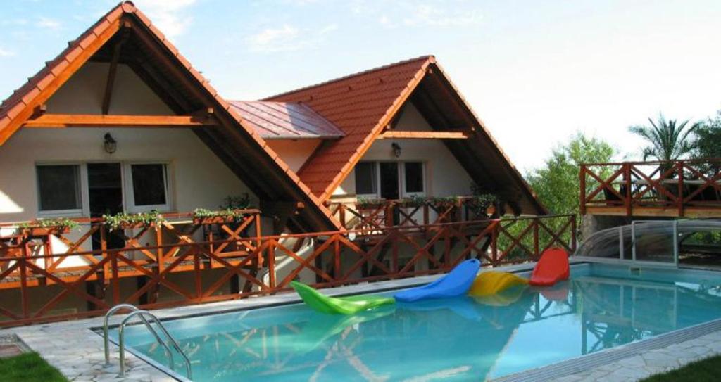 Basen w obiekcie HolidaySport Haus lub w pobliżu