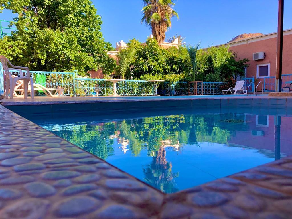 Bazén v ubytování Hotel L'Arganier d'Ammelne nebo v jeho okolí