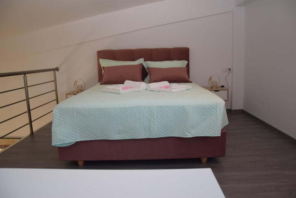 Postel nebo postele na pokoji v ubytování Olympia Suites