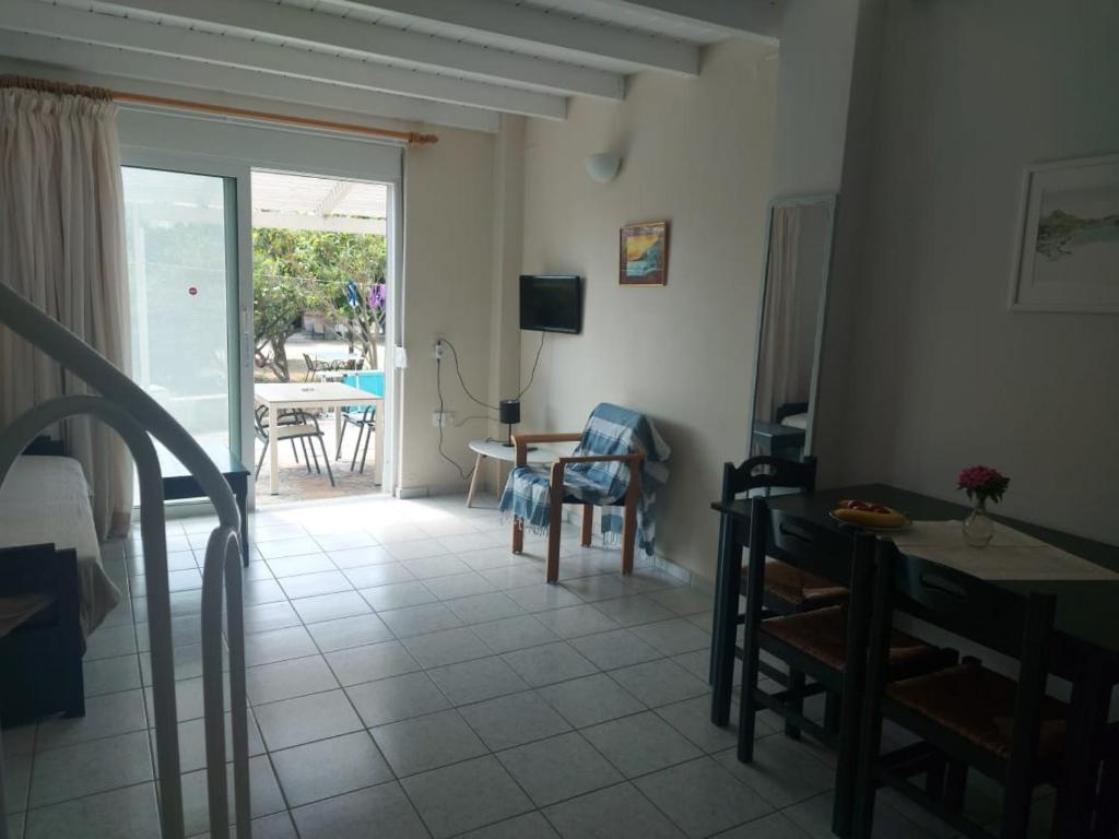 Posedenie v ubytovaní Antonis Apts, Physio Fitness Retreats