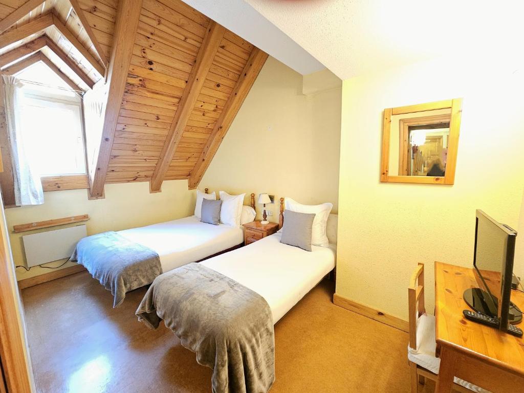 Posteľ alebo postele v izbe v ubytovaní Hotel Anglada