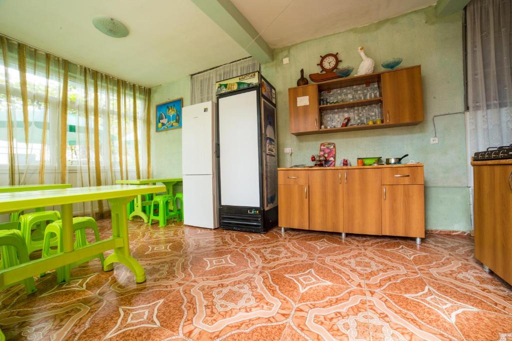 Kuchyň nebo kuchyňský kout v ubytování Guest House Rimma