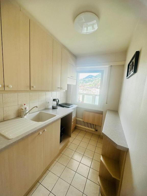 Kuchyň nebo kuchyňský kout v ubytování Montreux IX