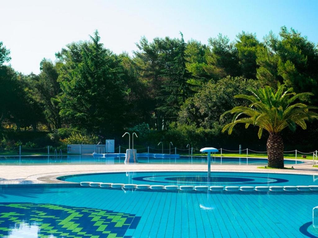 Πισίνα στο ή κοντά στο Serene Stay by the Shore