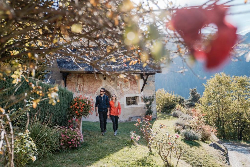 A garden outside Hotel Hubertusstube