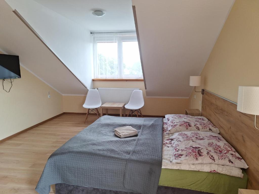 Postel nebo postele na pokoji v ubytování Omega Jantar