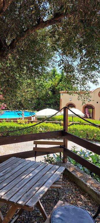 A garden outside Residence San Antonio