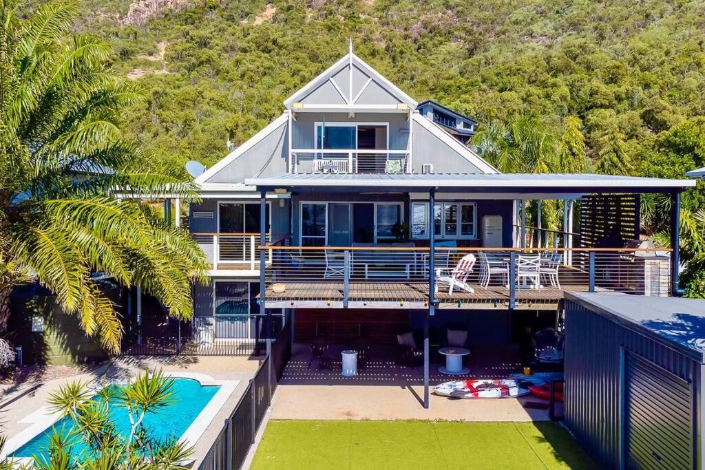 Hamptons at Hydeaway Beachfront Home, Hideaway Bay (updated prices 2024)