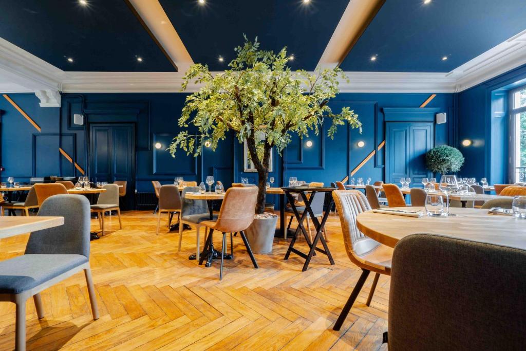 Reštaurácia alebo iné gastronomické zariadenie v ubytovaní Hôtel Gallia