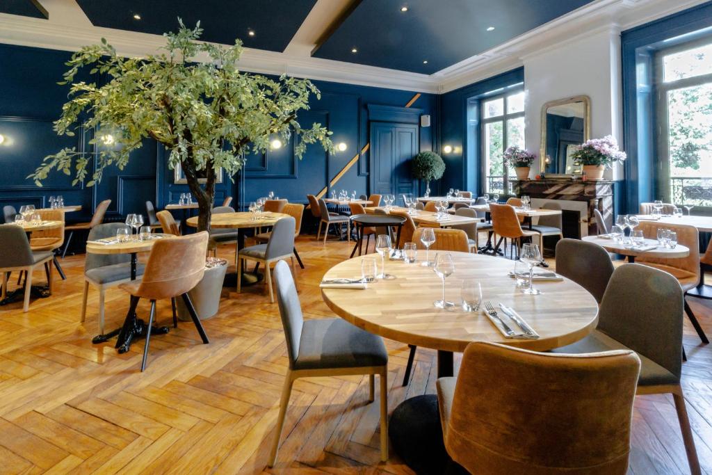 Reštaurácia alebo iné gastronomické zariadenie v ubytovaní Hôtel Gallia