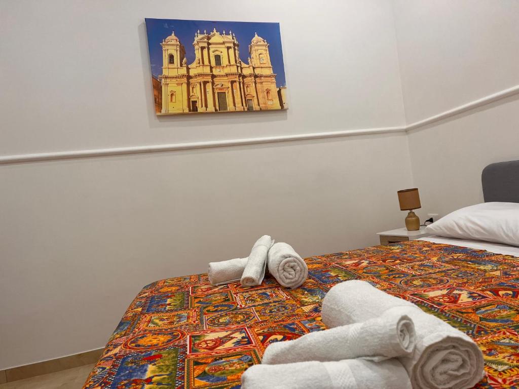 Postel nebo postele na pokoji v ubytování Esse House's Noto